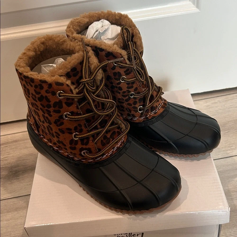 Olivia Miller Girl! Girls leopard print snow rain faux fur lined boots size 4